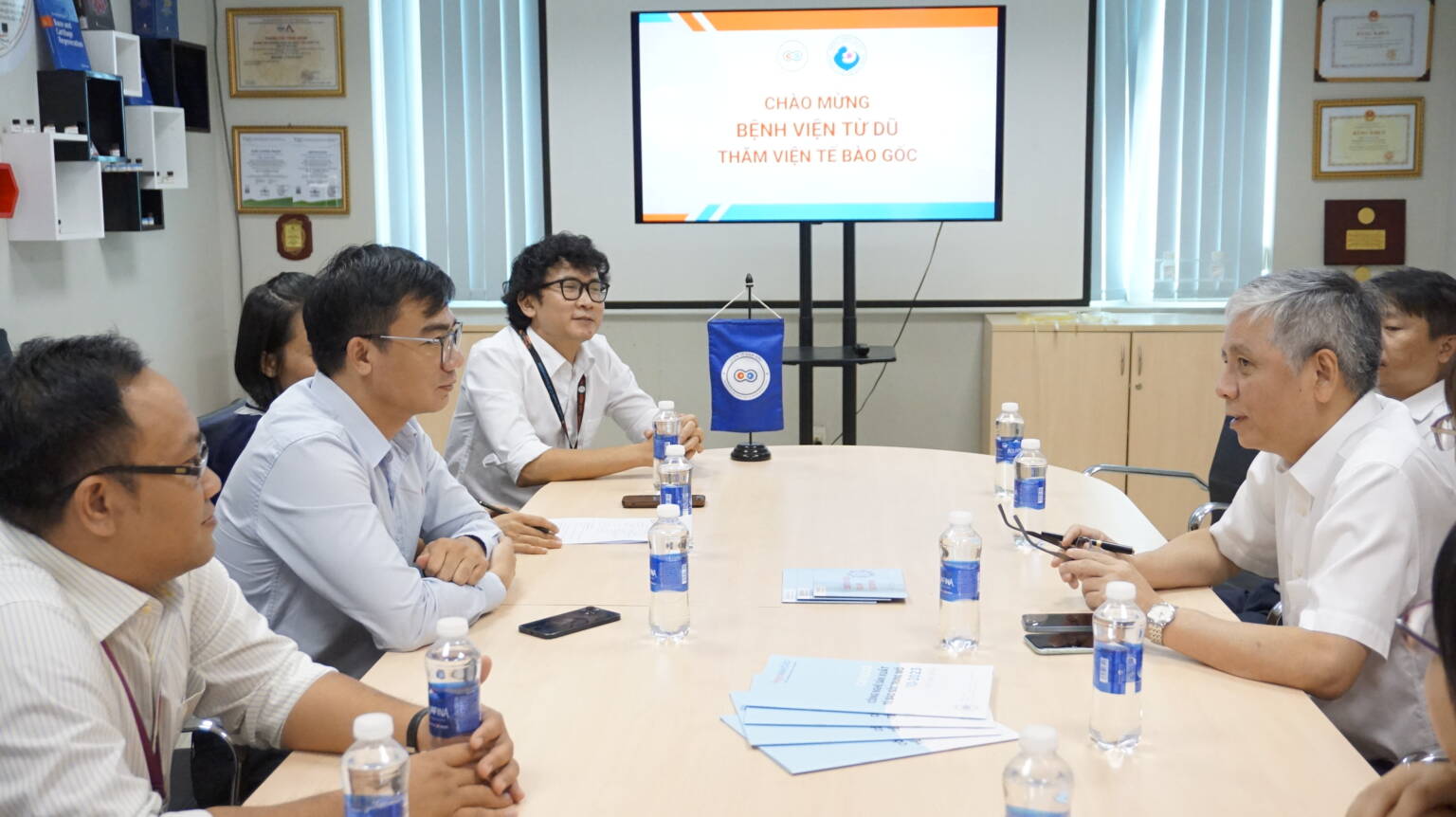 Bệnh viện Từ Dũ thăm và tìm hiểu công nghệ của Viện Tế bào gốc