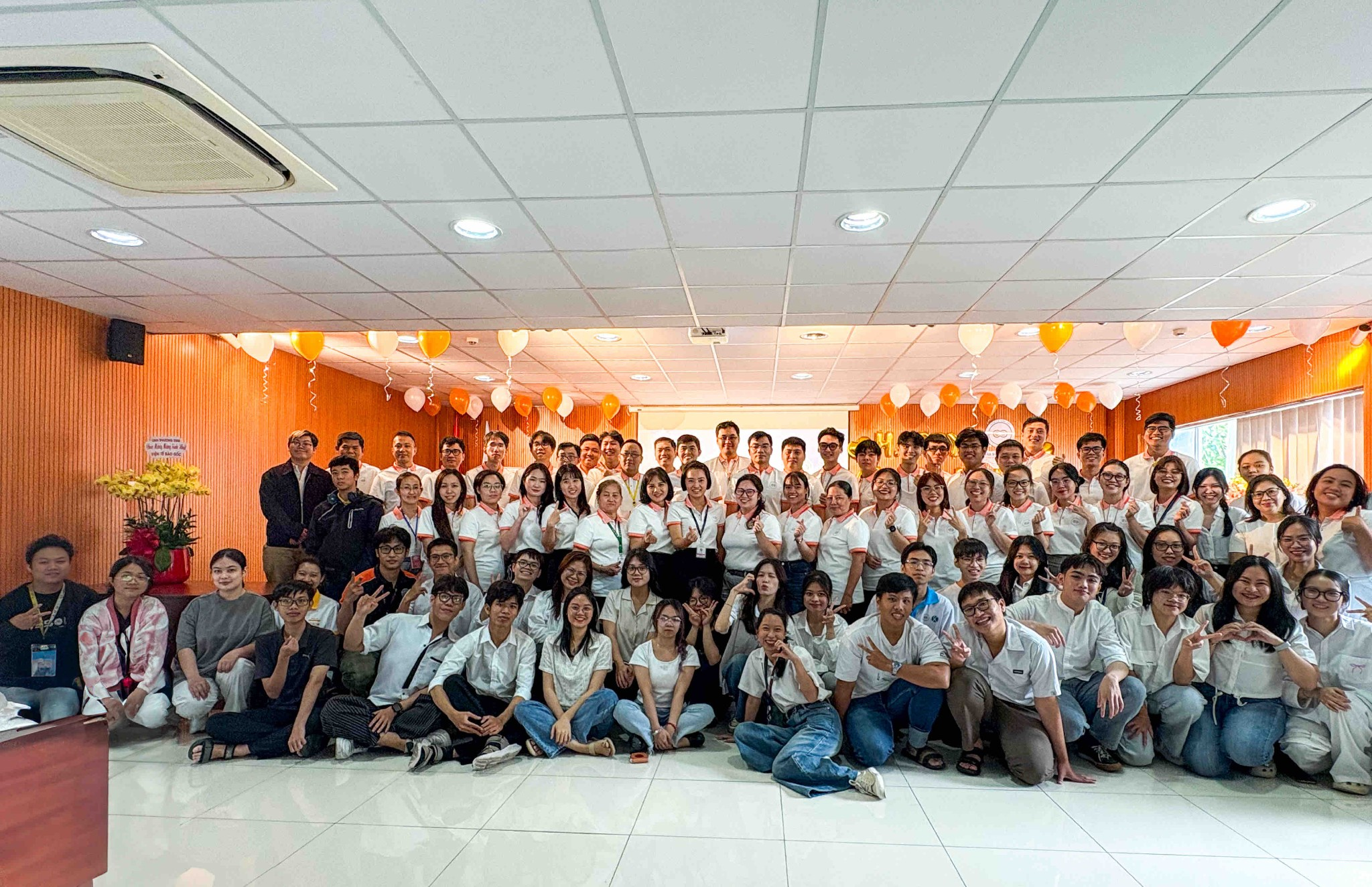 TẾ BÀO GỐC ĐÃ 18 TUỔI: TỪ PHÒNG THÍ NGHIỆM TIÊN PHONG ĐẾN VIỆN NGHIÊN CỨU ĐA NGÀNH